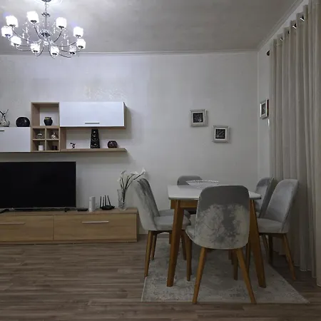 Panoramic 3 Bdr Penthouse In Skanderbeg Square Appartement *