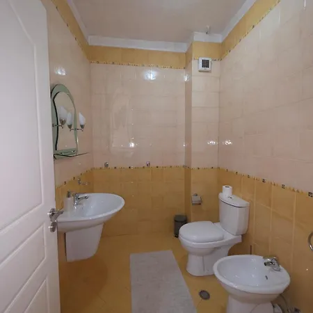 Panoramic 3 Bdr Penthouse In Skanderbeg Square Appartement